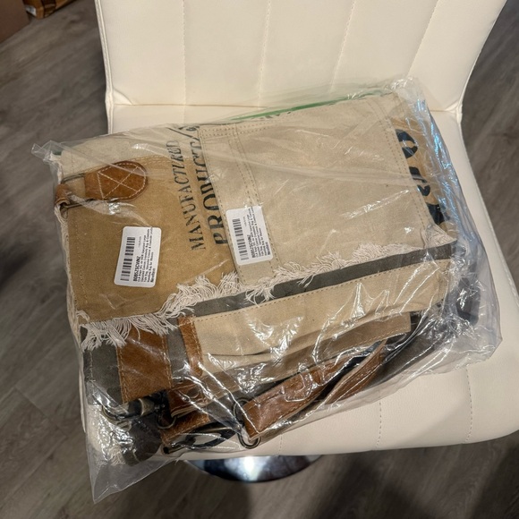 CLA Upcycled Bag - Large Canvas and Cowhide Leather Crossbody / Tote - Picture 5 of 5